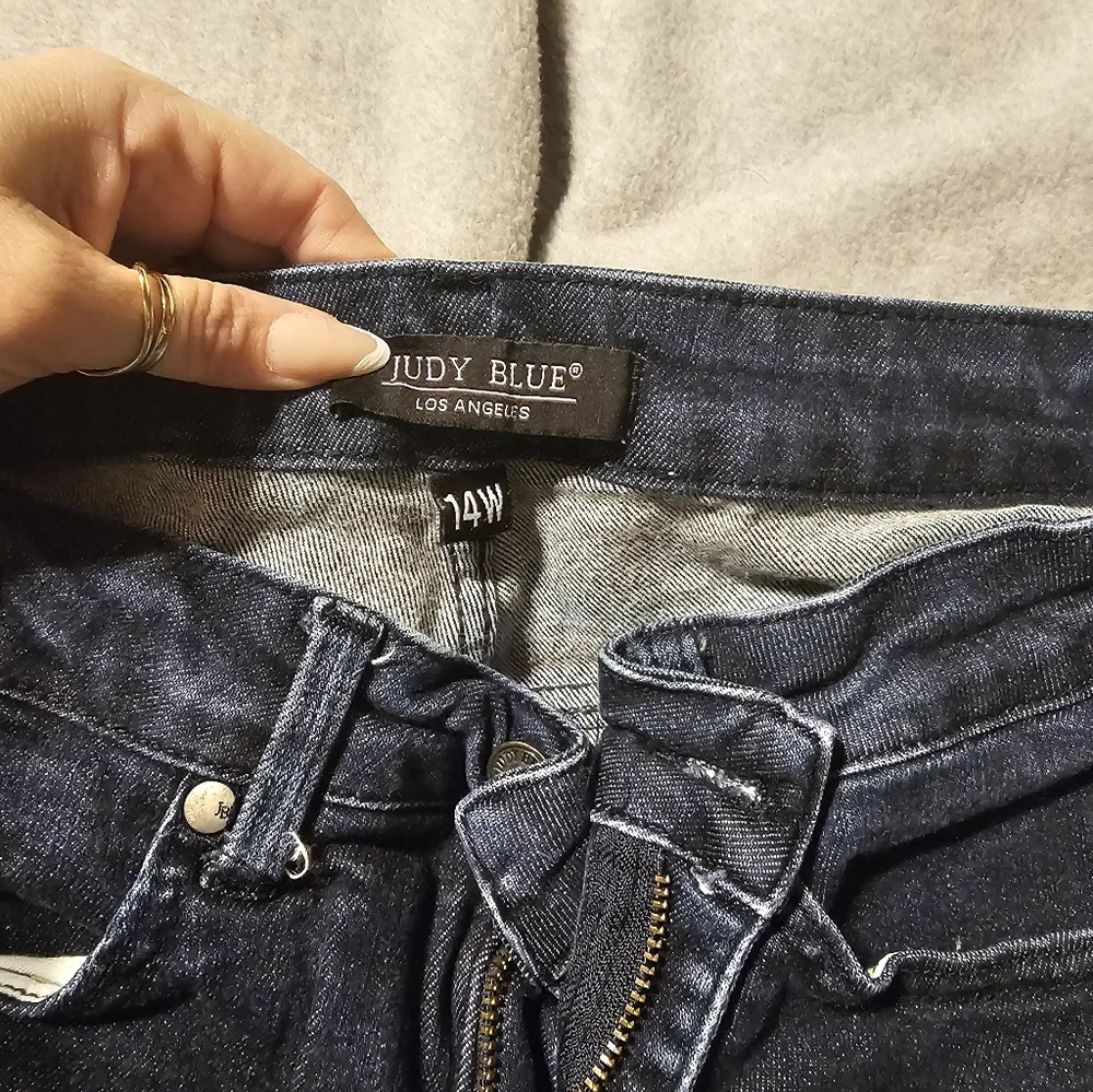 Judy Blue Jeans - Picture 2 of 4